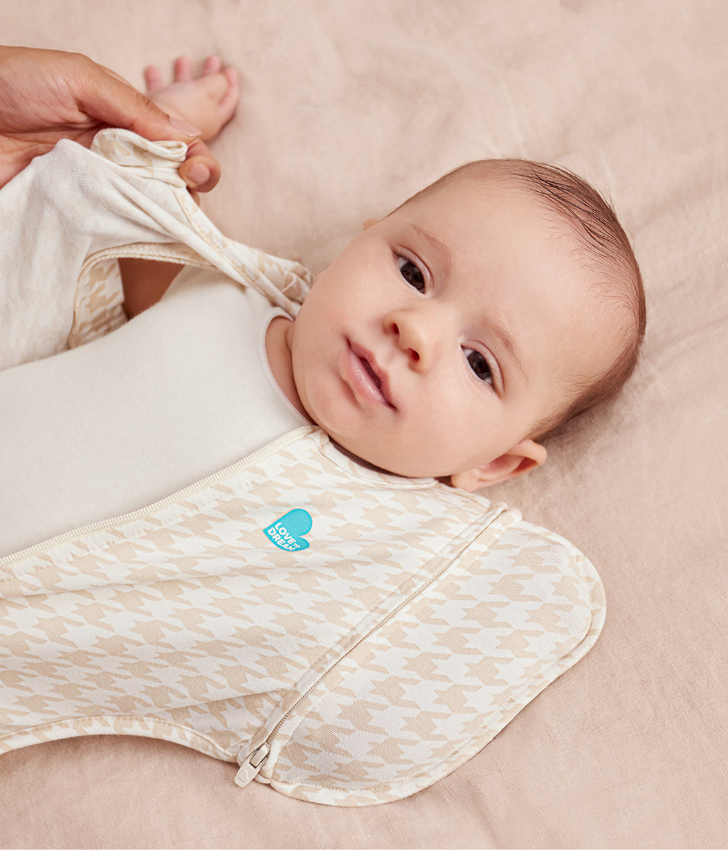 Swaddle Up™ 2-in-1 Transition Bag 1.0 TOG Cotton Tan Houndstooth