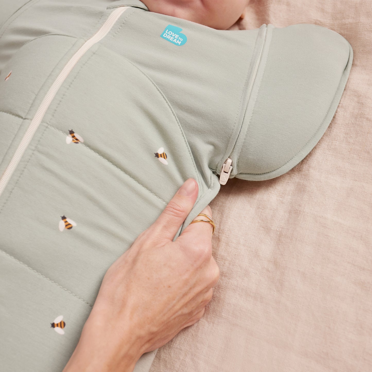 Swaddle Up™ Transition Bag 2.5 TOG Cotton Olive Bees